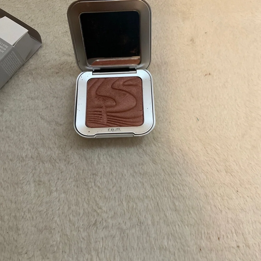 R.E.M. Beauty beauty interstellaire